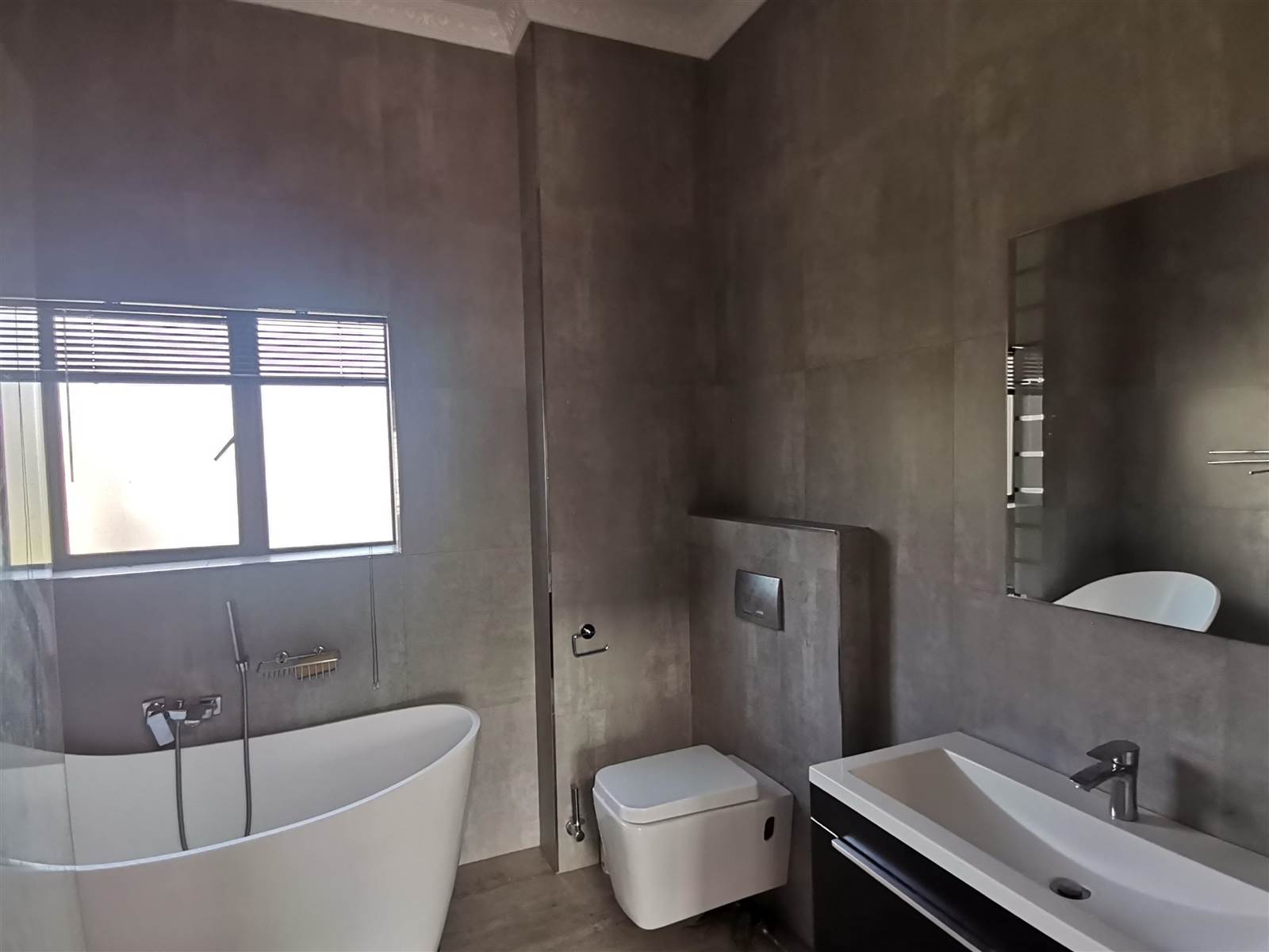 5 Bed House in Raslouw Manor photo number 30