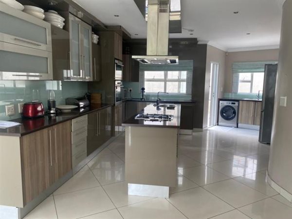 5 Bed House in Woodmead