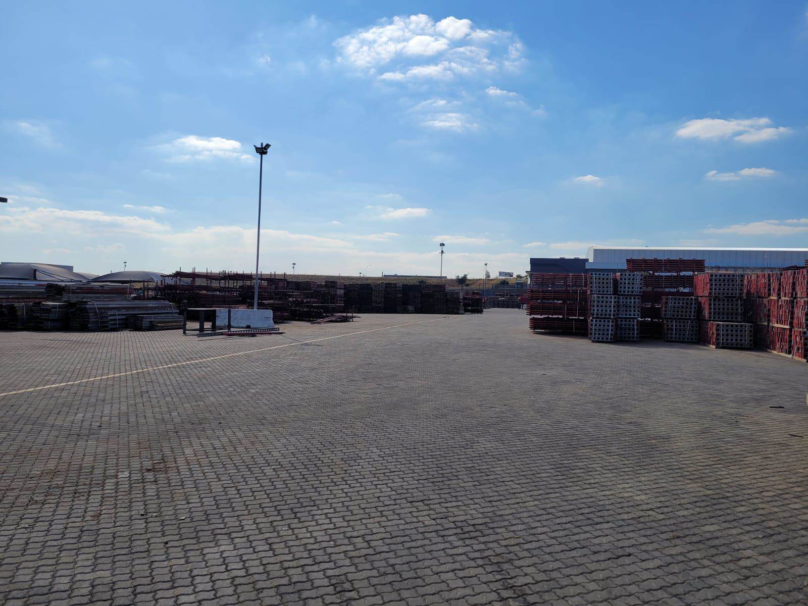 2000  m² Industrial space in Chloorkop photo number 3
