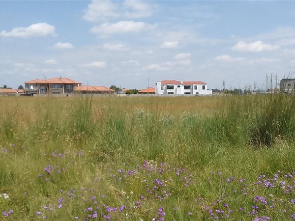 1 121 m² Land