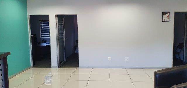 150  m² Commercial space in Westdene photo number 2