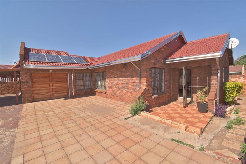 3 Bed House in Spruit View photo number 1