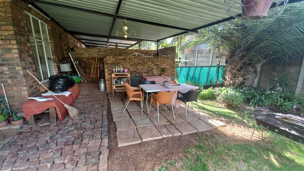 2 Bed Townhouse in Pretoria North photo number 13