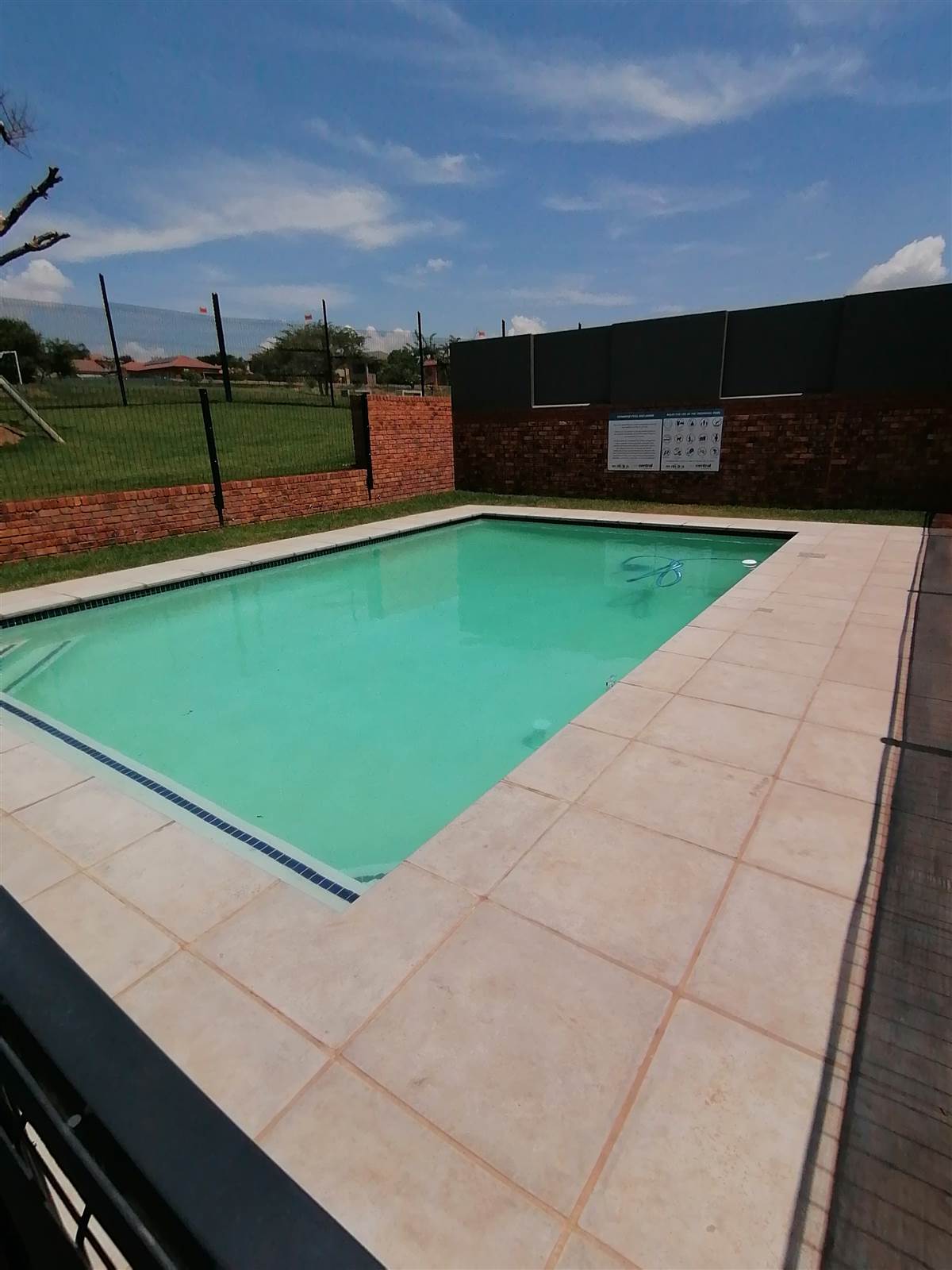2 Bed House in Rooihuiskraal North photo number 4
