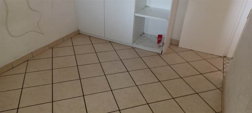 2 Bed Apartment in Boksburg East photo number 5