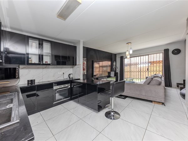 2 Bedroom Townhouse 2 Bedroom Townhouse