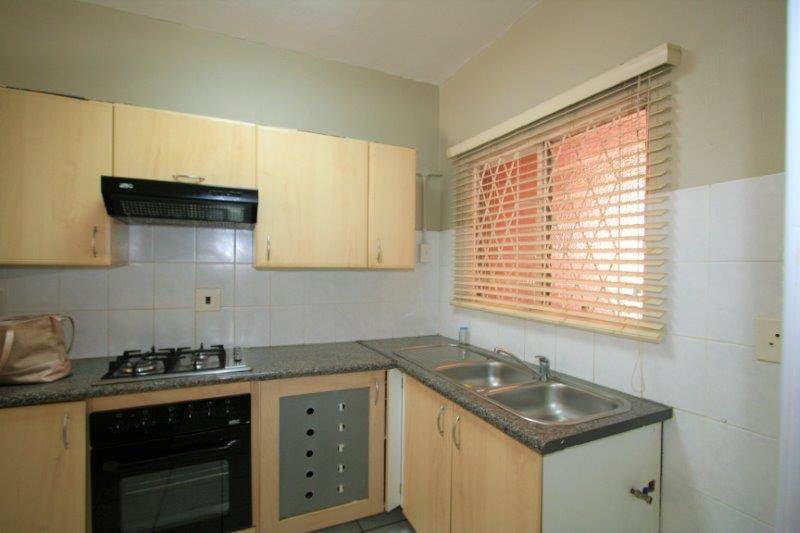 2 Bed Apartment in Port Edward photo number 8