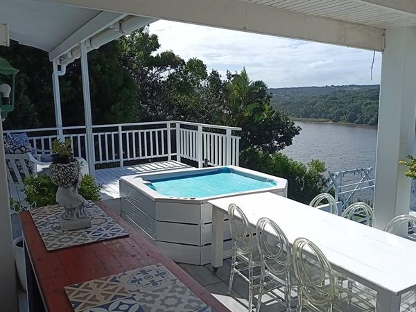 11 Bed House in Beacon Bay