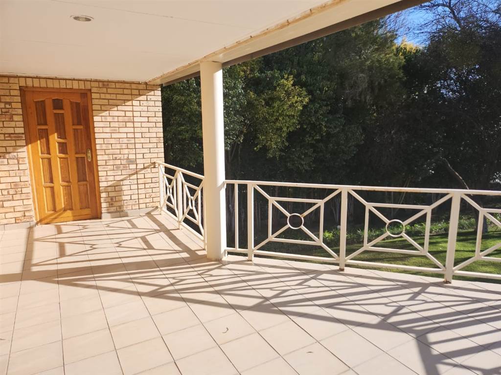 7 Bed House in Mmabatho photo number 8