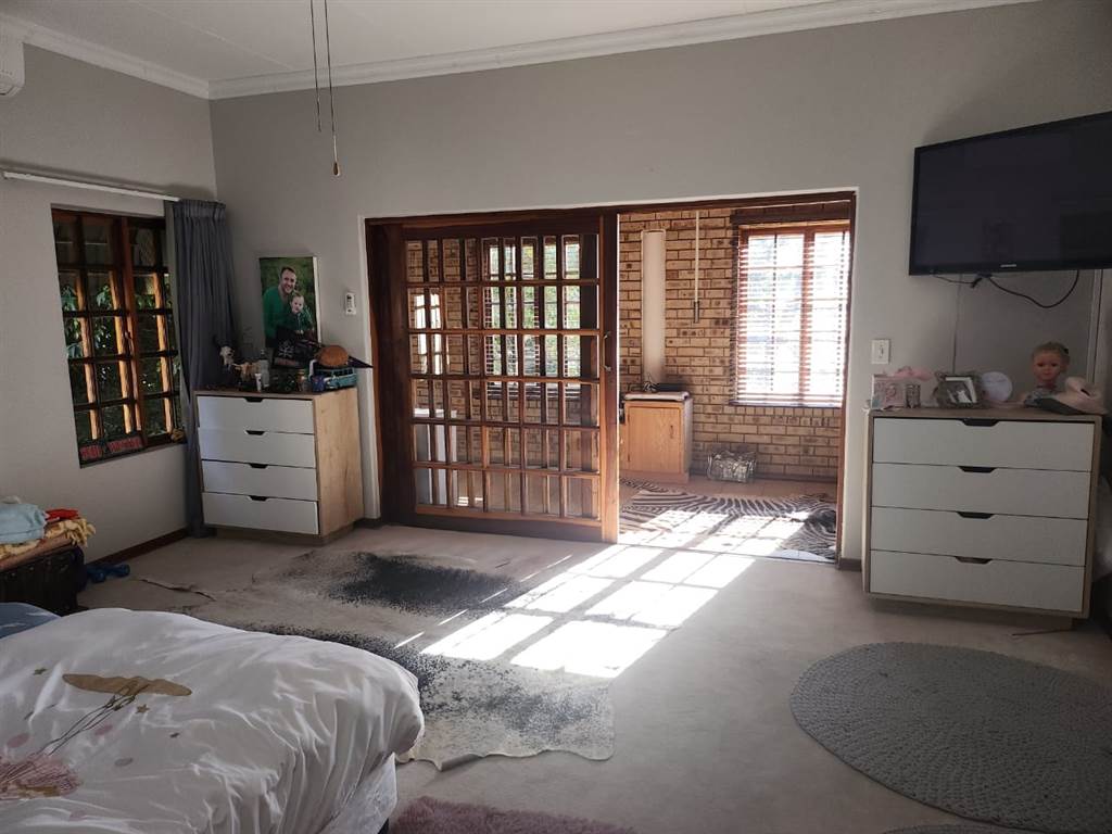7 Bed House in Mmabatho photo number 23