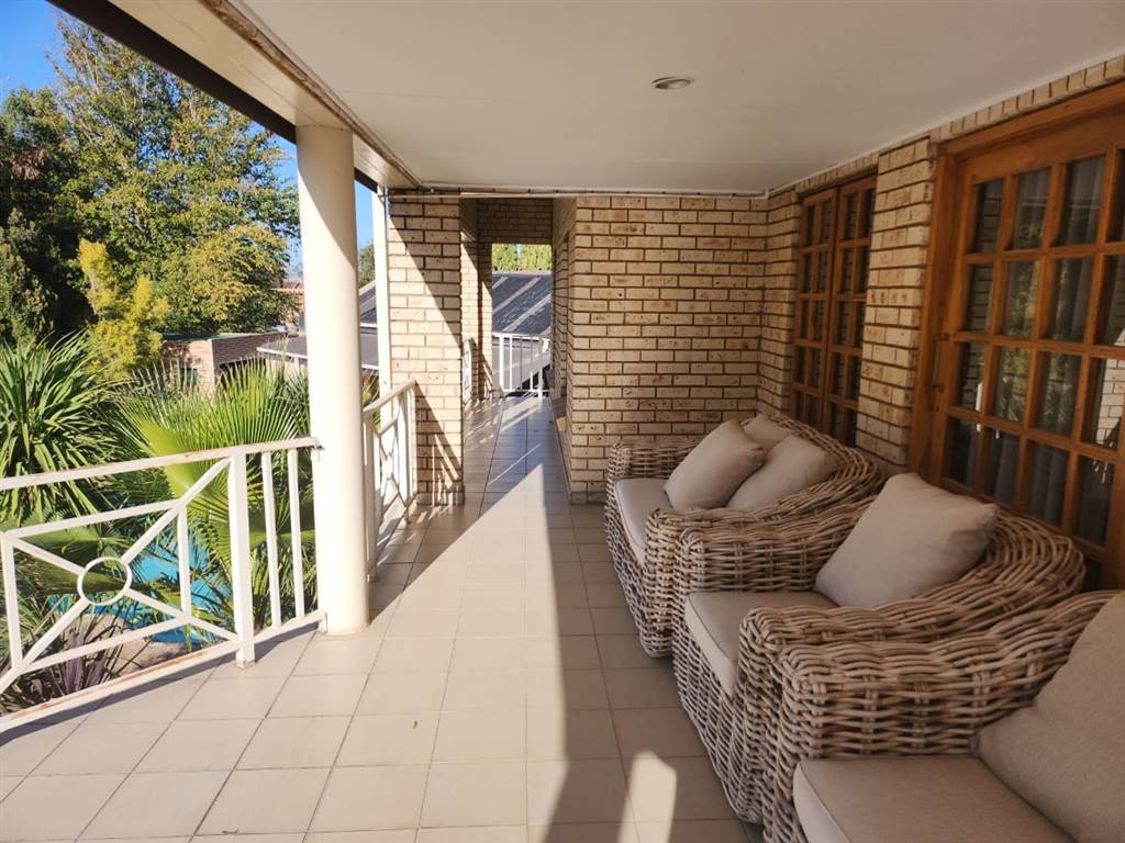 7 Bed House in Mmabatho photo number 9