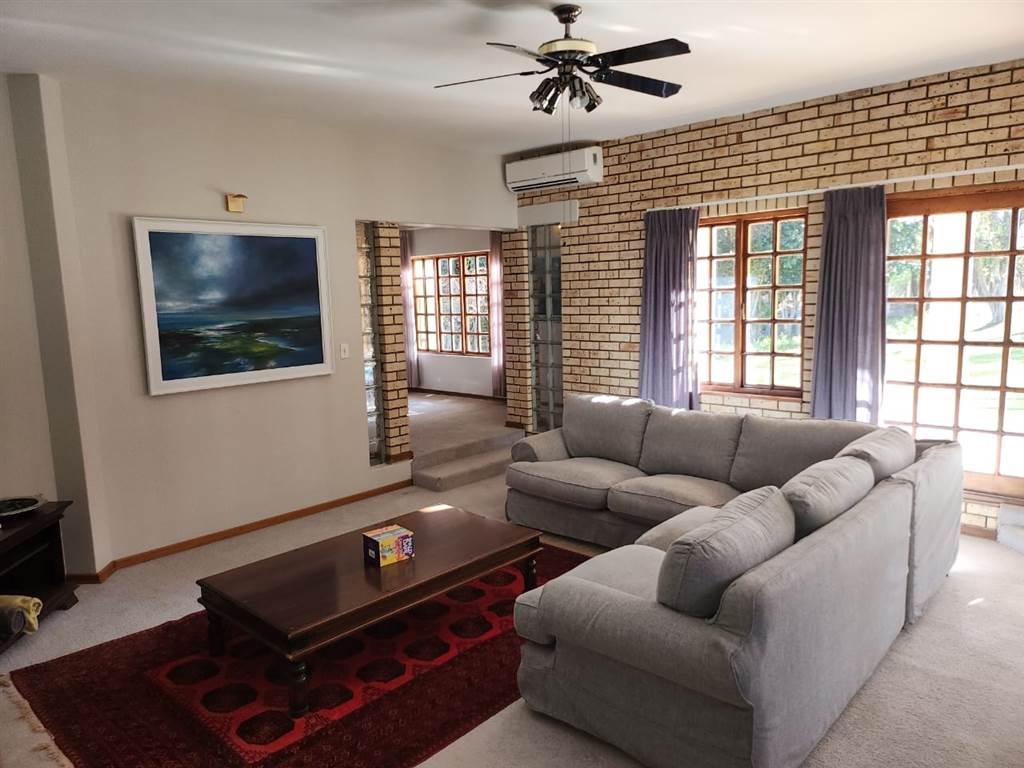7 Bed House in Mmabatho photo number 11