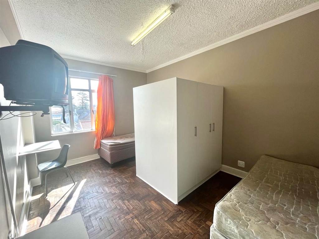 2 Bed Apartment in Port Elizabeth Central photo number 22