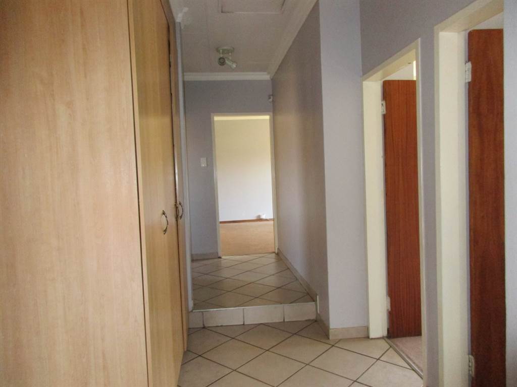 3 Bed Townhouse in Gholfsig photo number 16