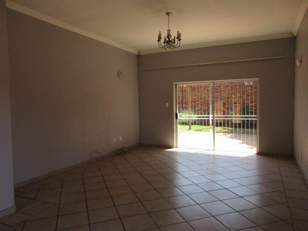 3 Bed Townhouse in Gholfsig photo number 21