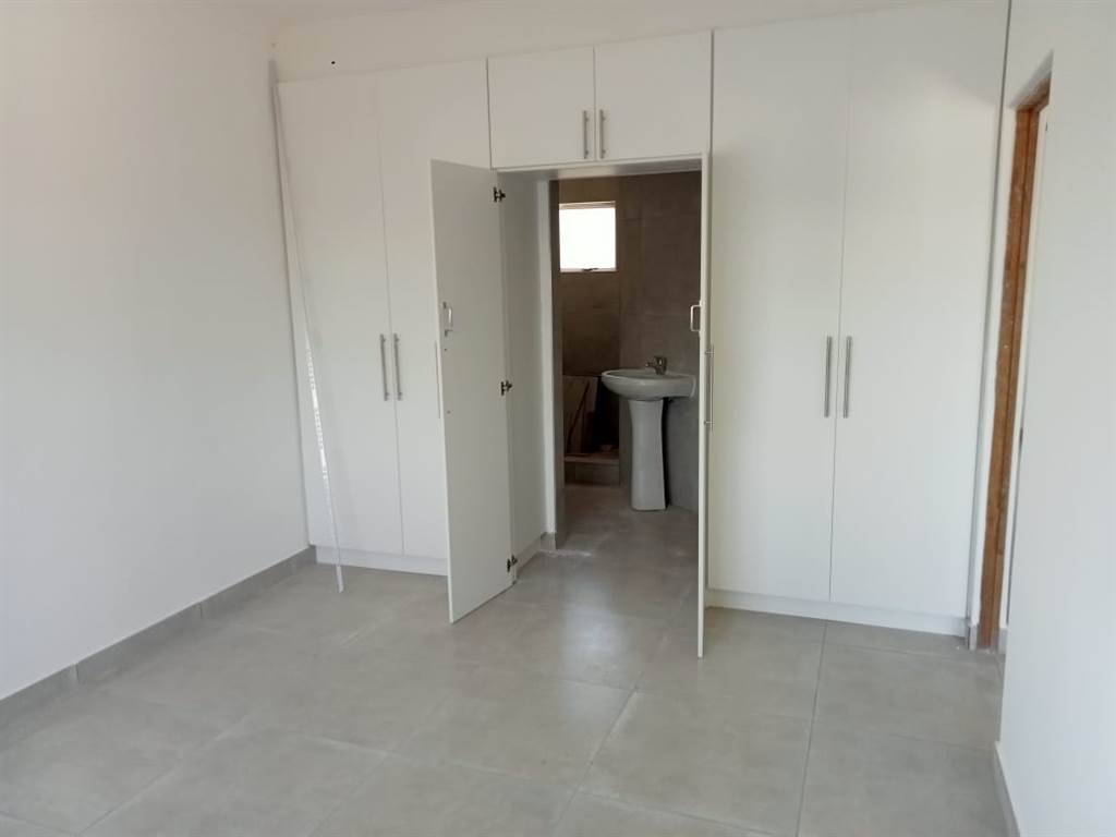 3 Bed Apartment in Everest Heights photo number 10