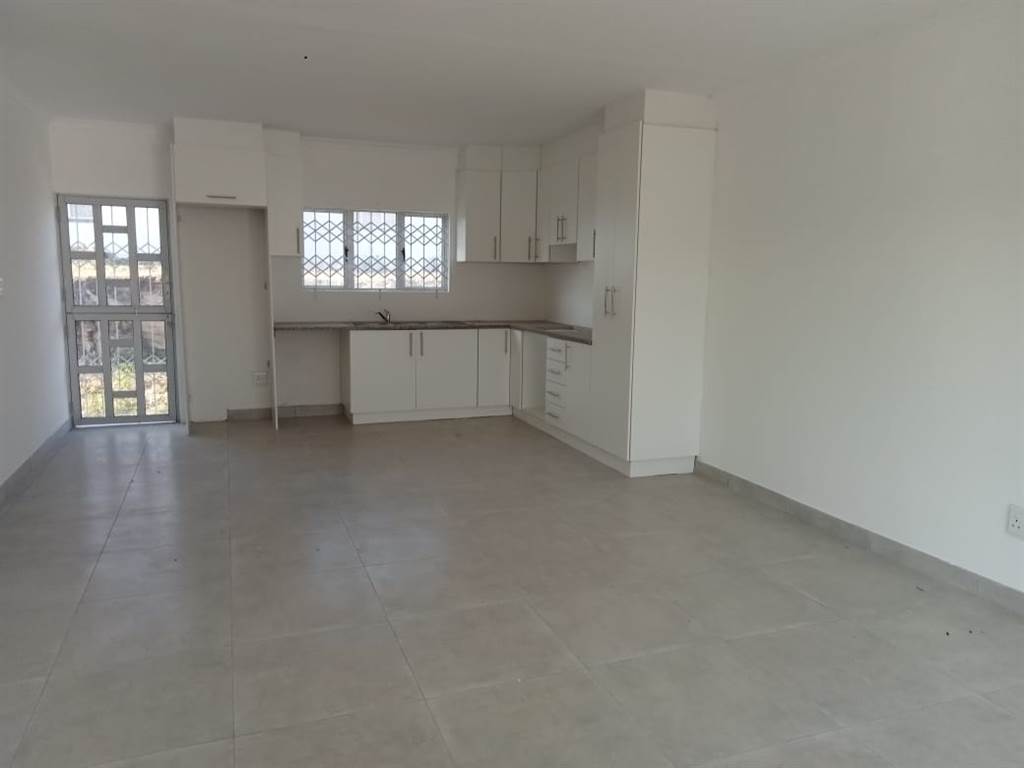 3 Bed Apartment in Everest Heights photo number 7