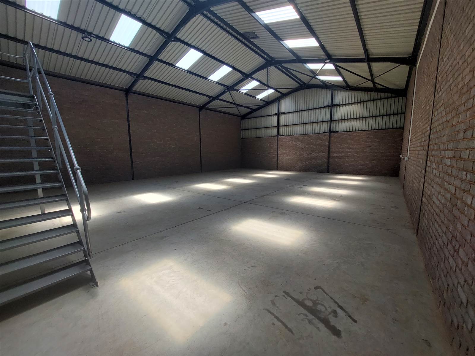 280  m² Industrial space in Anderbolt photo number 3