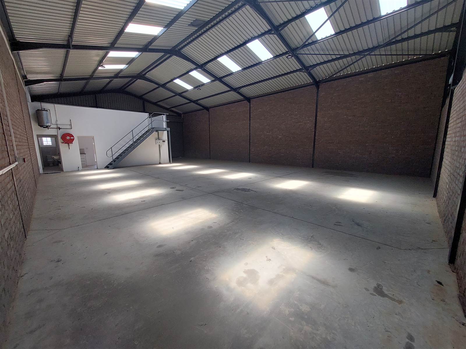 280  m² Industrial space in Anderbolt photo number 2
