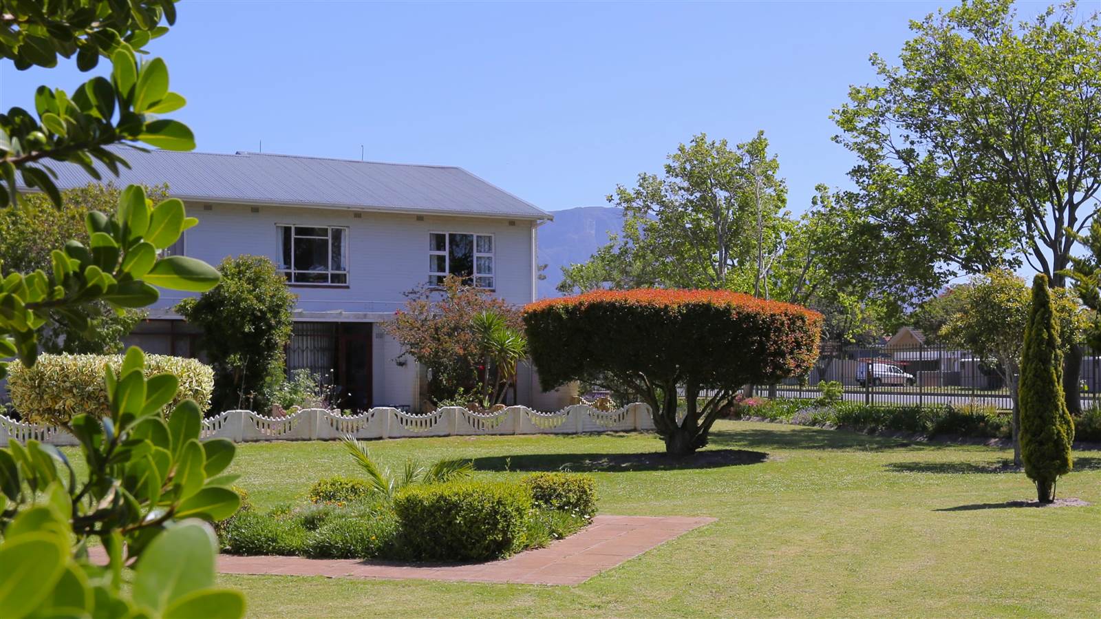 2 Bed House in Bergvliet photo number 3