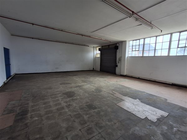 220  m² Industrial space