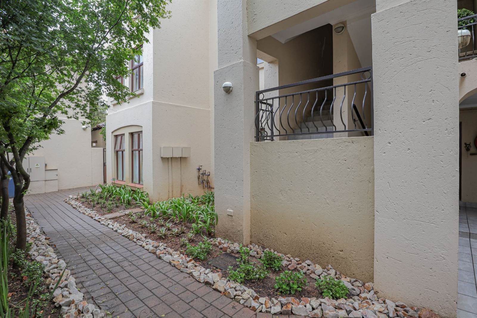 2 Bed Apartment in Bryanston photo number 18