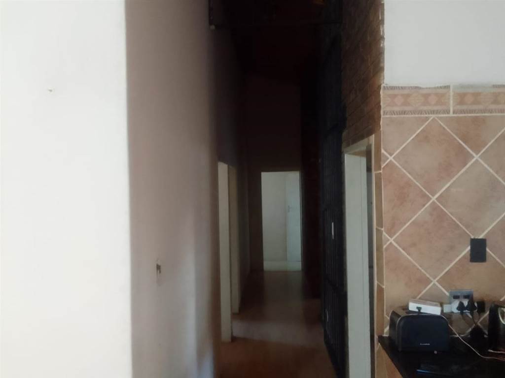 4 Bed House in Dorandia photo number 15