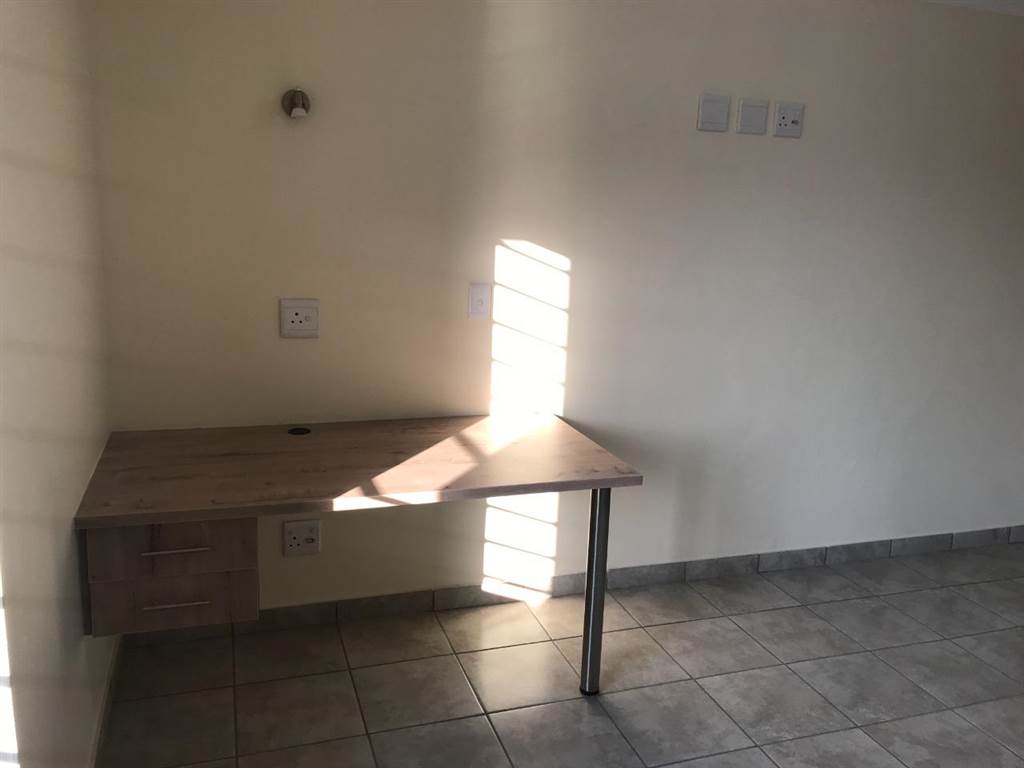 Studio apartment in Rietfontein photo number 9