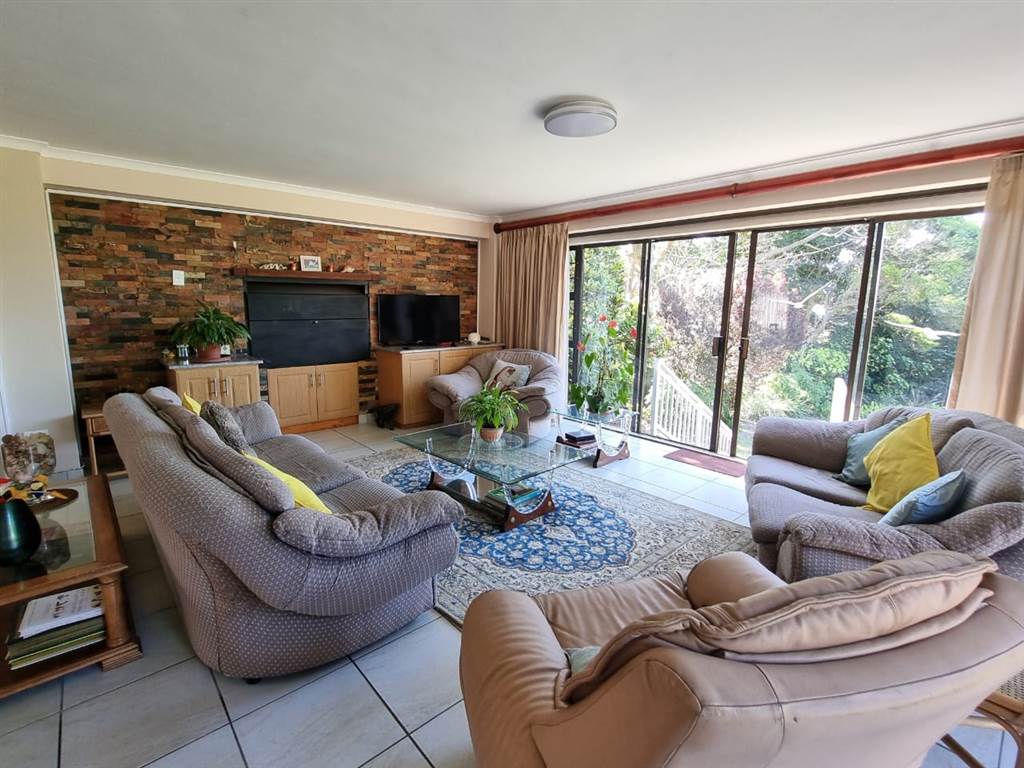 3 Bed House in Scottburgh South photo number 3