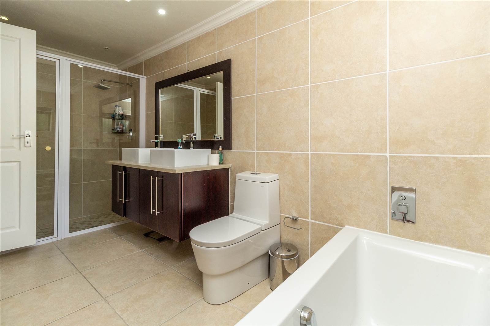 4 Bed House in Sydenham photo number 16