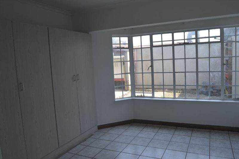 2 Bed Townhouse in Glen Marais photo number 11