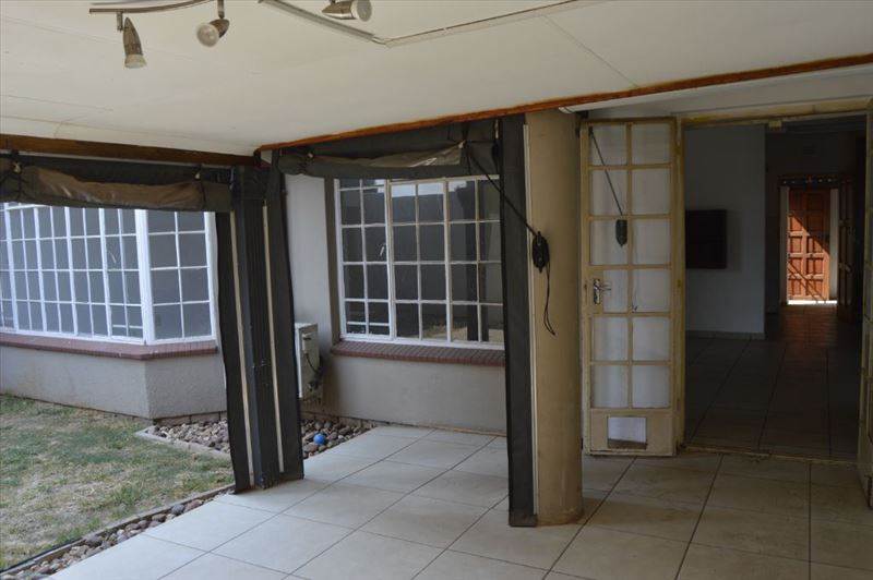 2 Bed Townhouse in Glen Marais photo number 19