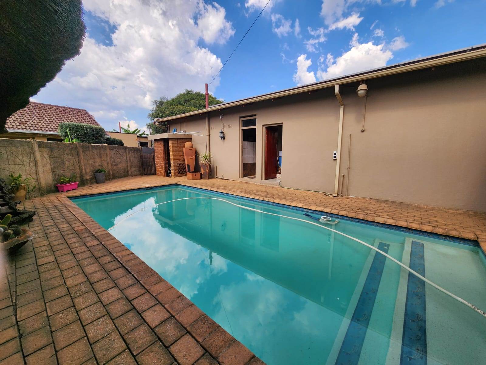 5 Bed House in Brenthurst photo number 3