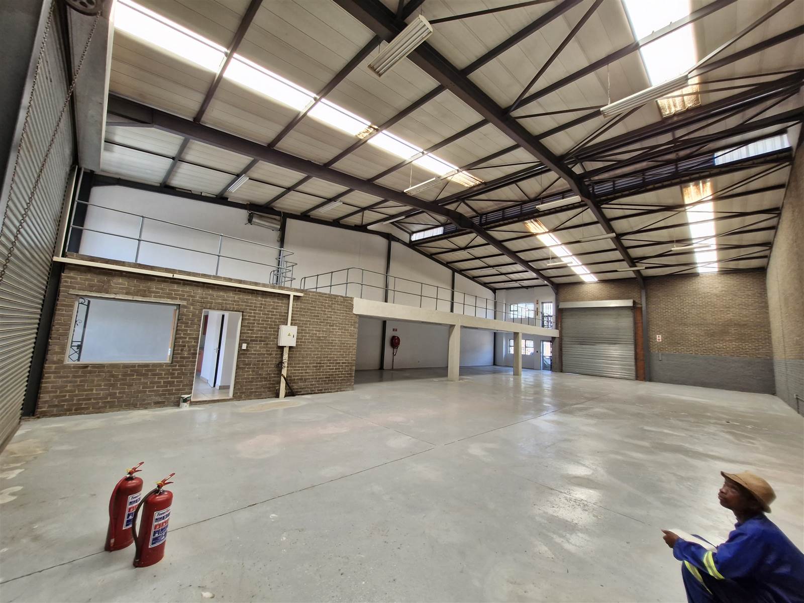 510  m² Industrial space in Commercia photo number 2
