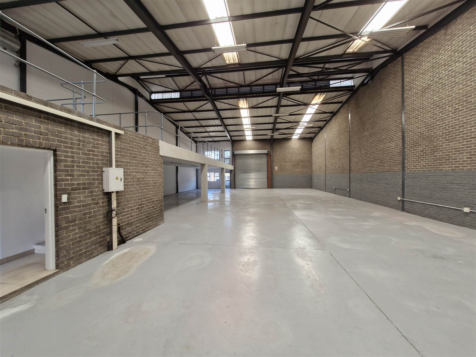 510  m² Industrial space in Commercia photo number 1