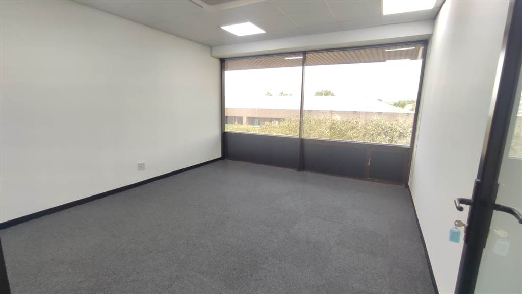 333.1  m² Commercial space in Bedfordview photo number 10