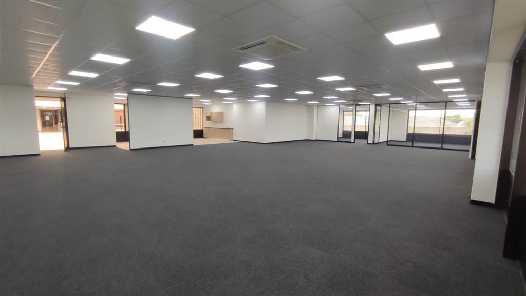 333.1  m² Commercial space in Bedfordview photo number 13