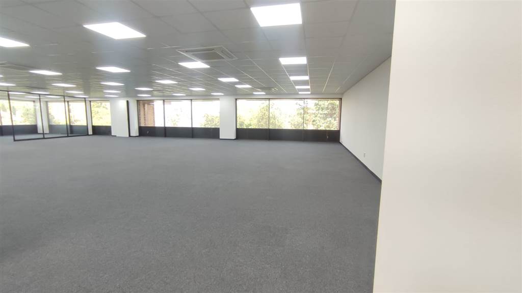 333.1  m² Commercial space in Bedfordview photo number 11