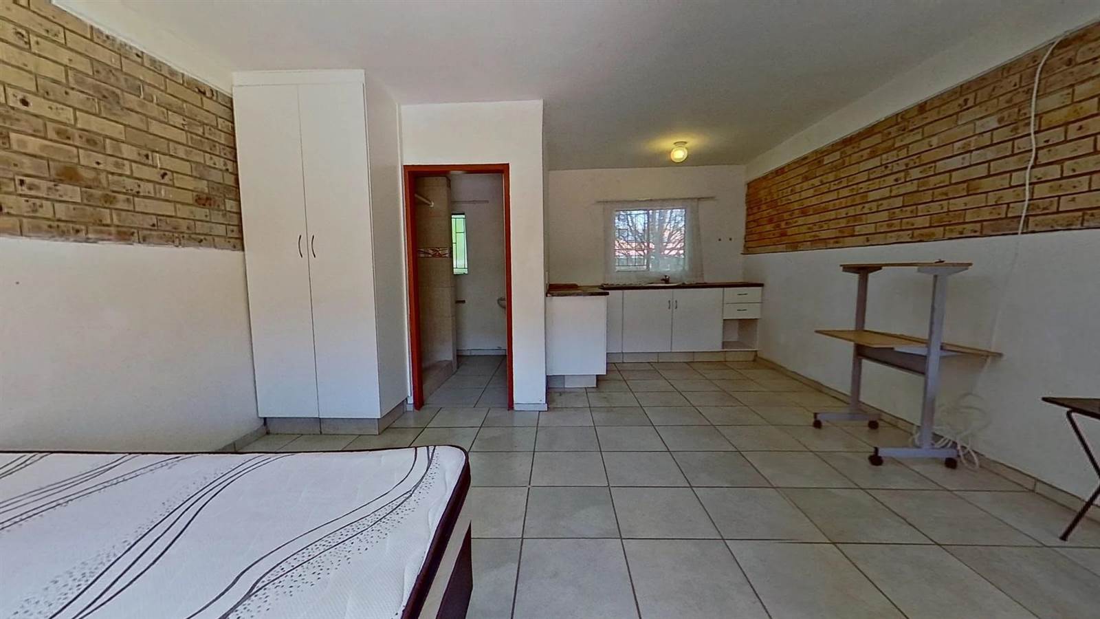 1 Bed Apartment in Wilkoppies photo number 3