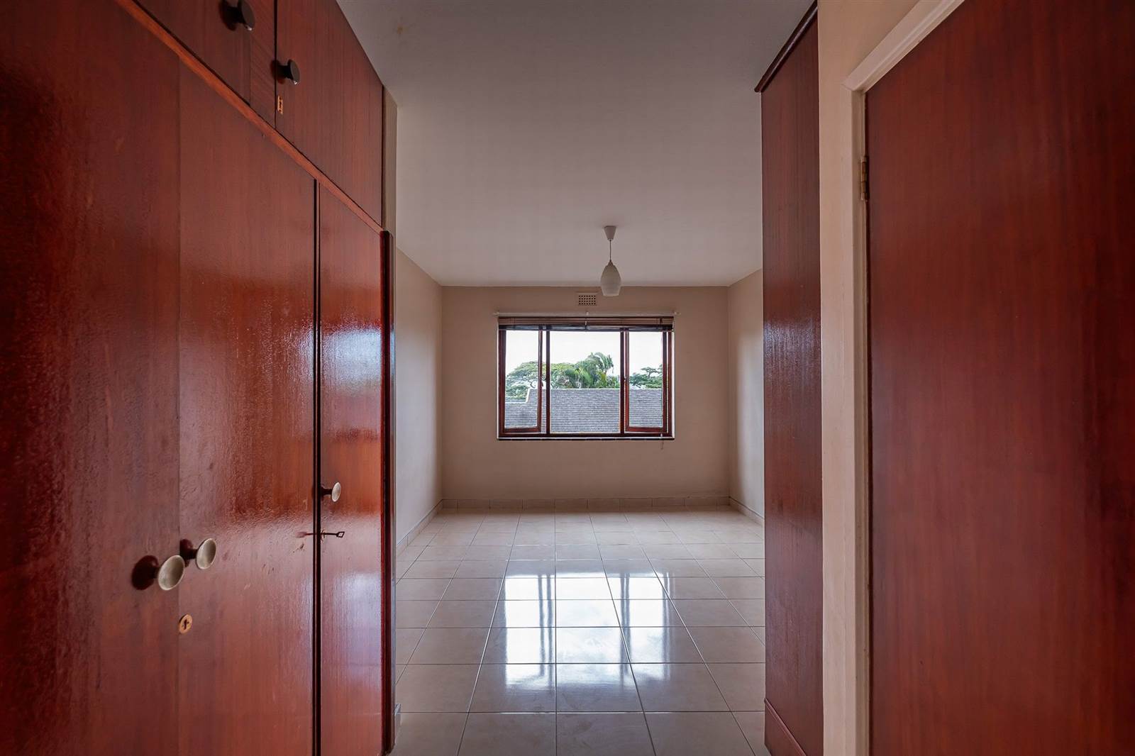 2 Bed Apartment in Illovo Beach photo number 25