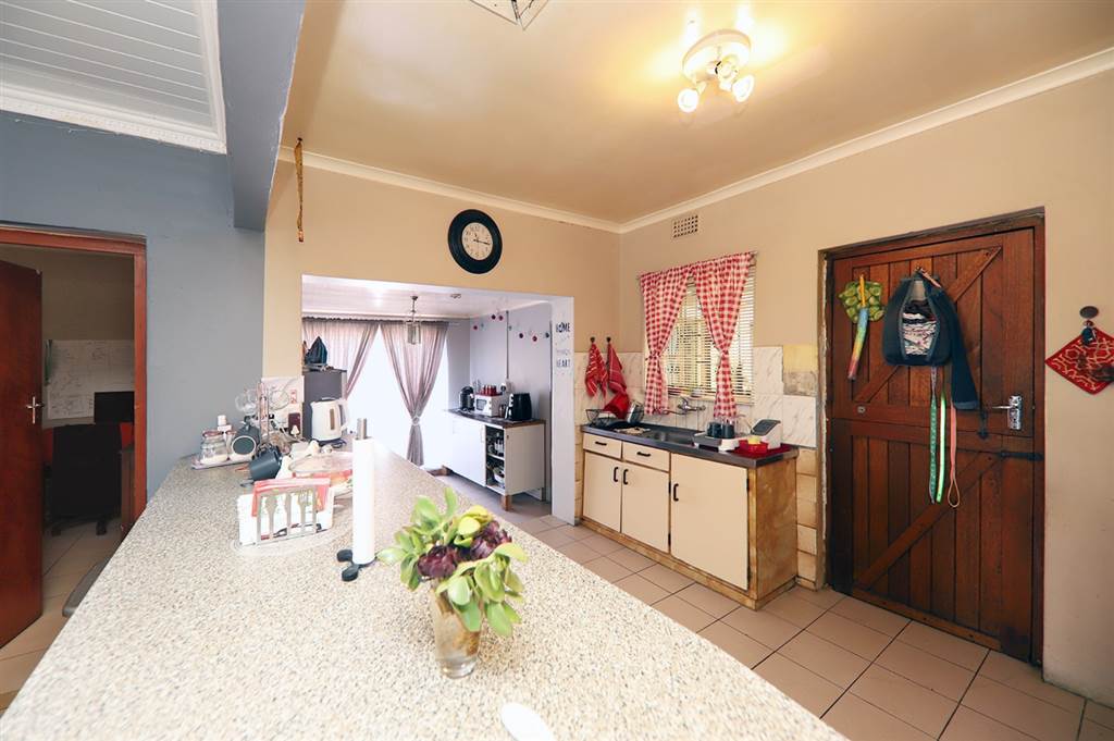 3 Bed House in Matroosfontein photo number 4