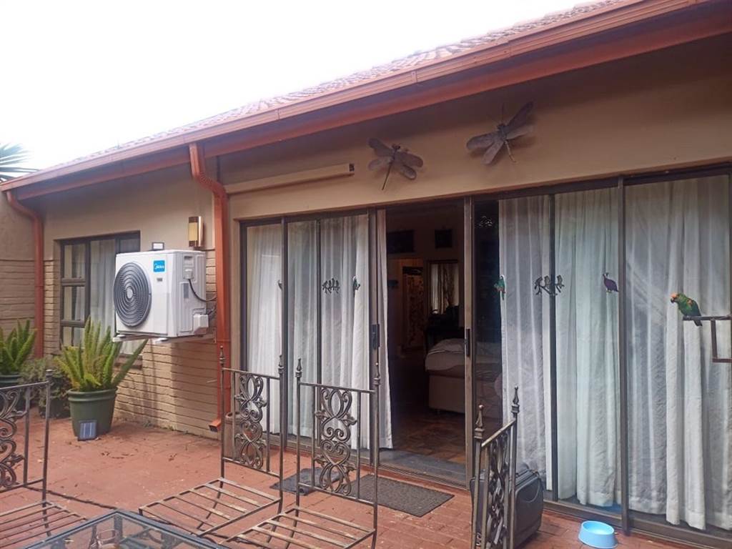 3 Bed House in Pretoria North photo number 13