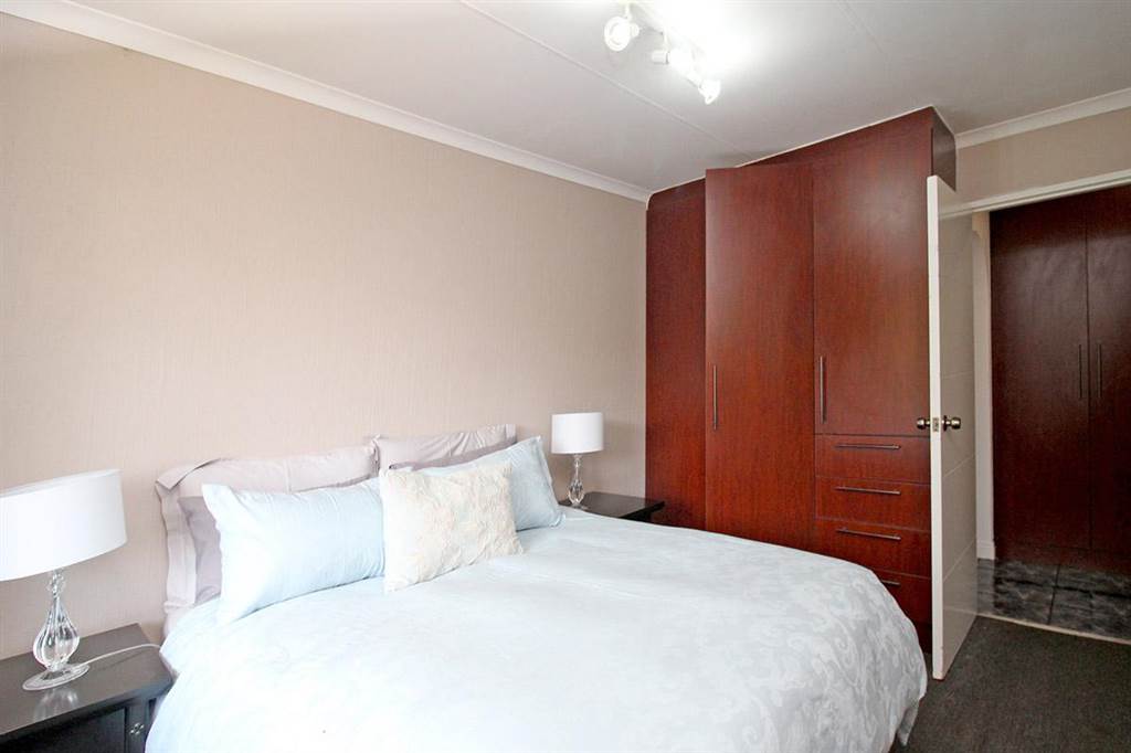 2 Bed Apartment in Eastleigh photo number 19