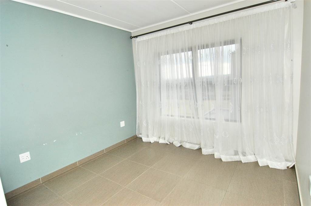 2 Bed Apartment in Kyalami photo number 21