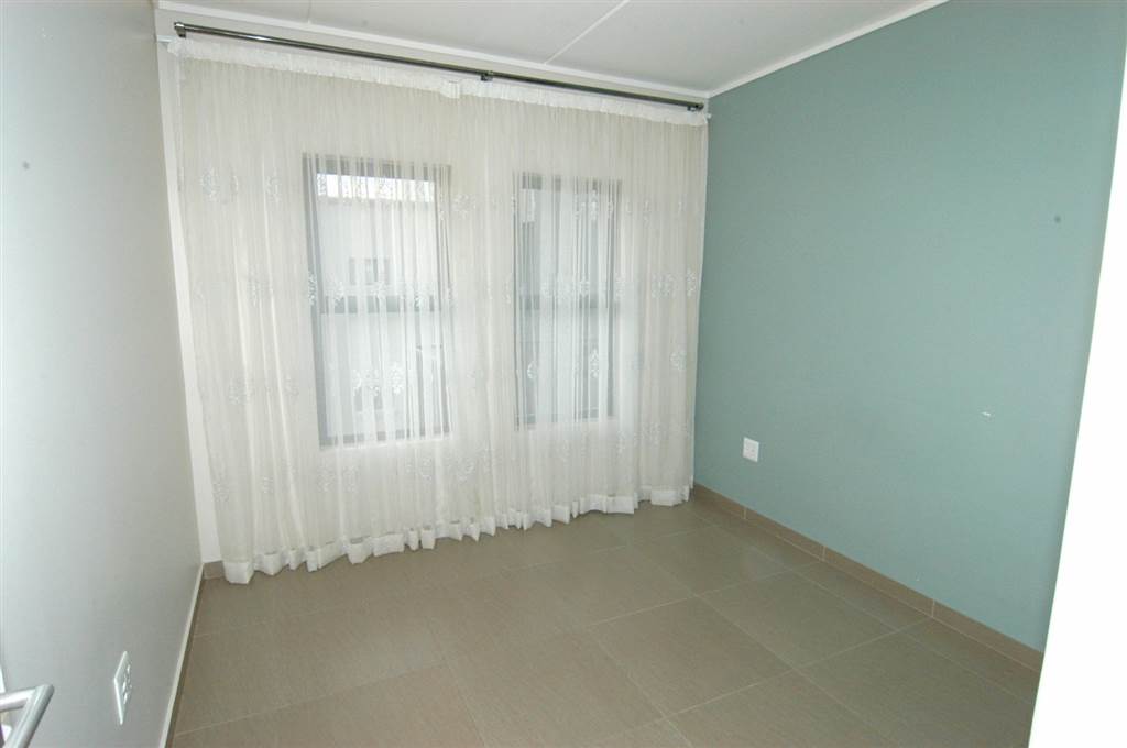 2 Bed Apartment in Kyalami photo number 17