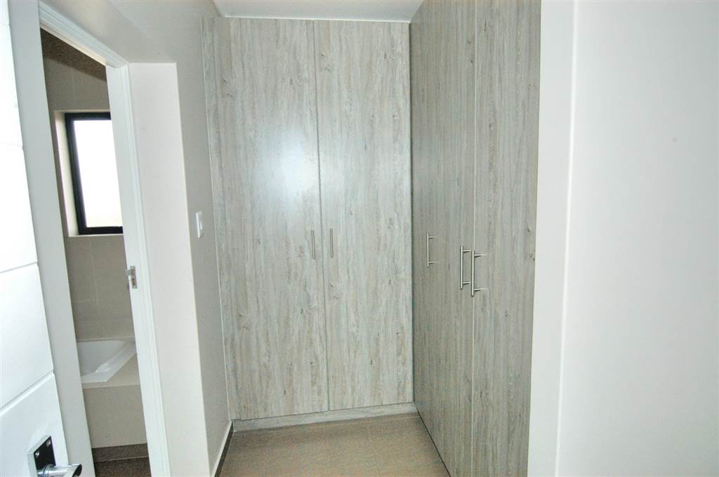 2 Bed Apartment in Kyalami photo number 20