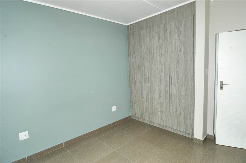 2 Bed Apartment in Kyalami photo number 15
