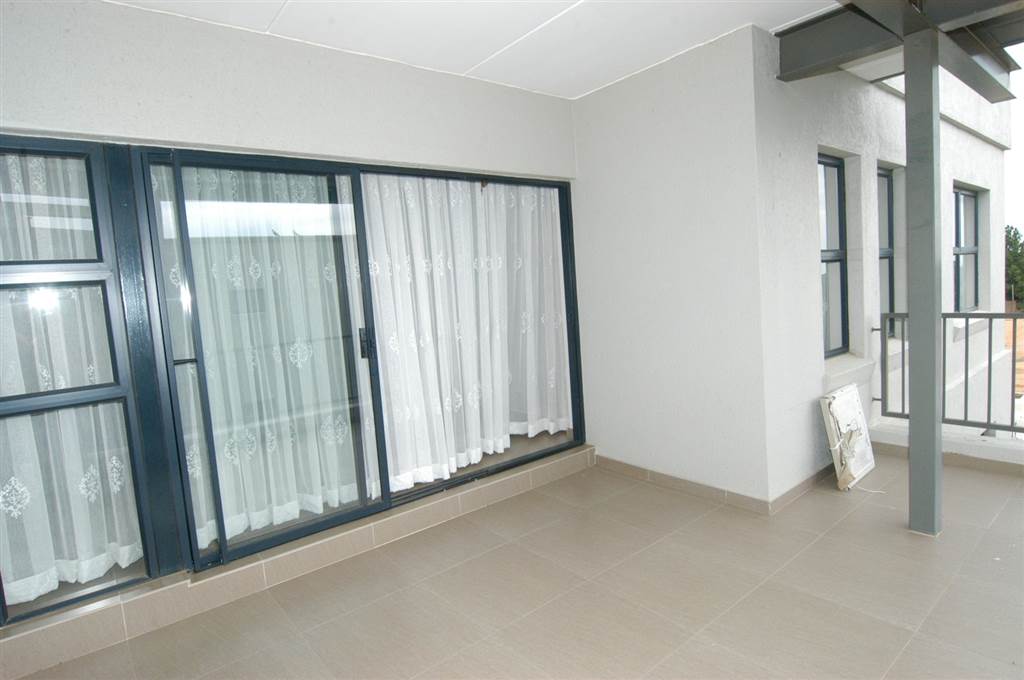 2 Bed Apartment in Kyalami photo number 27