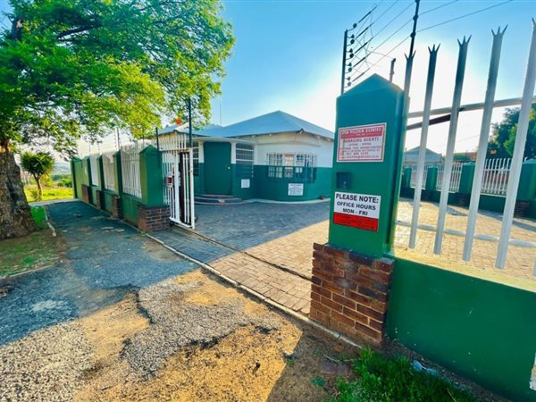 11 Bed House in Rosettenville