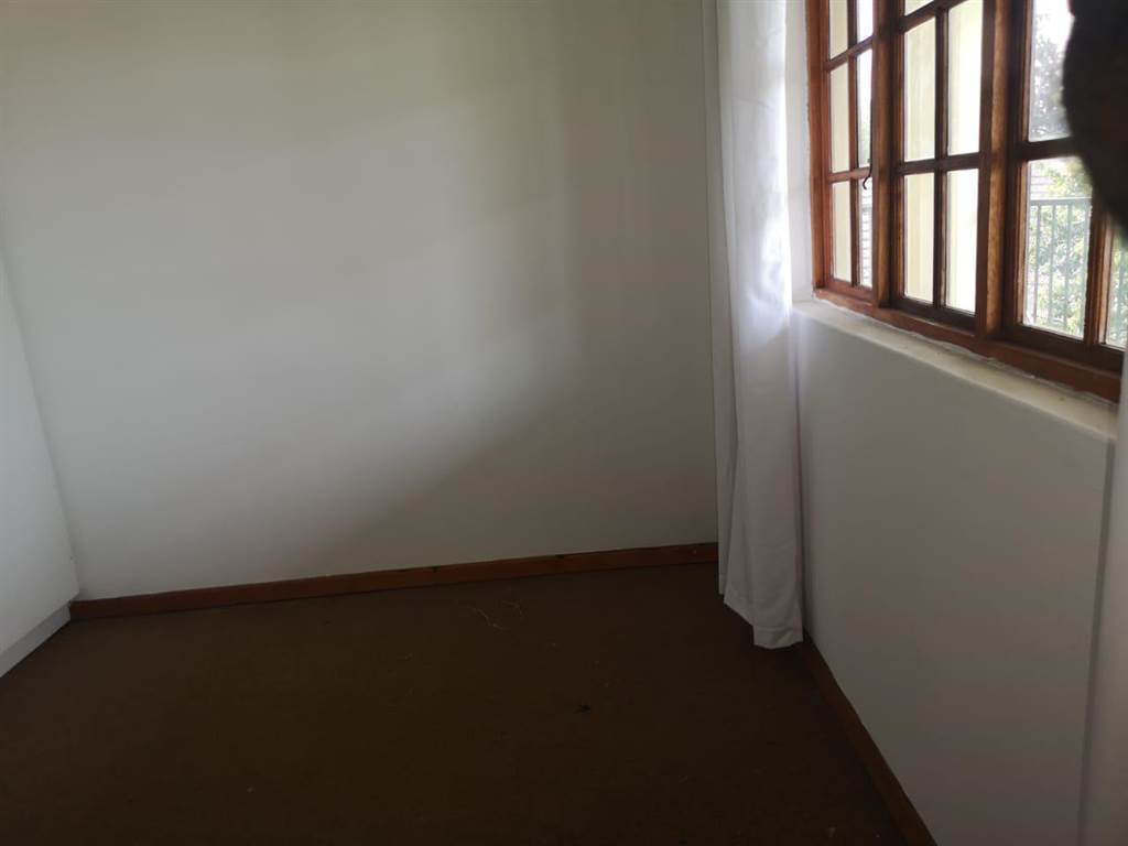 2 Bed Apartment in Scottsville photo number 11